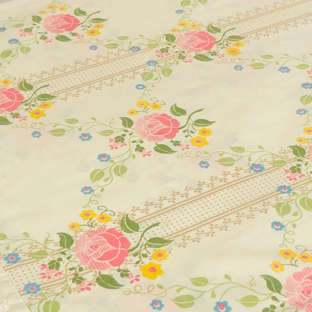Vintage 70s FIELDCREST USA Smithsonian Single Pillowcase: Pink Roses, Lace Trim
